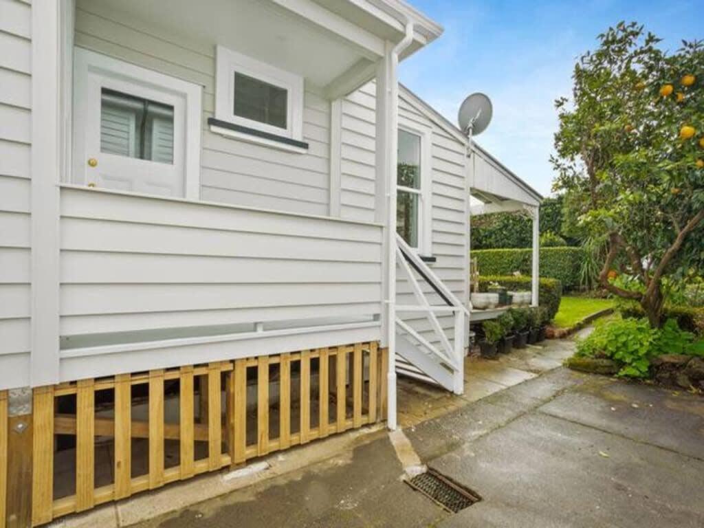 Cheerful 1 Bedroom Home With Free Parking Auckland Bagian luar foto